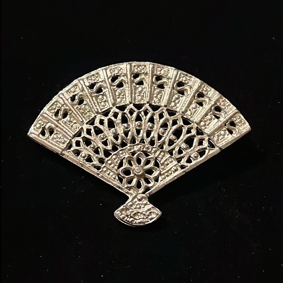 Silver Embedded Design Brooch - Picture 14 of 16